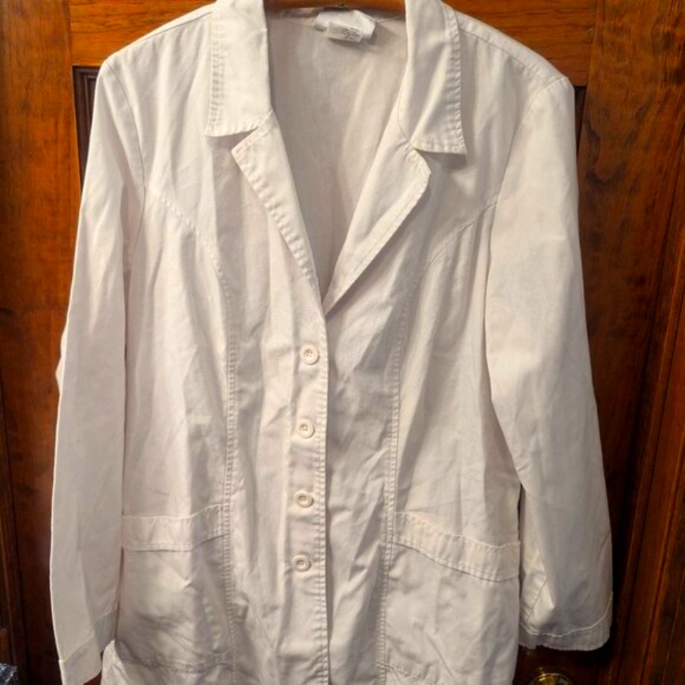 White Nurse Professional Lab Coat By Vital Signs Size Medium